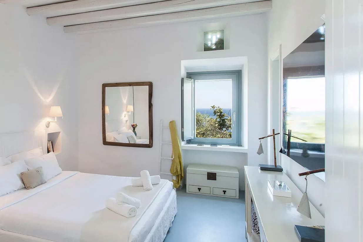 Stylish 5 BR Villa With Superb Views Of The Harbor photo 4
