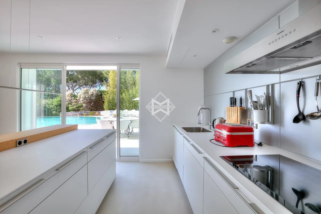 Superb Mediterranean Villa In The Peninsula photo 3