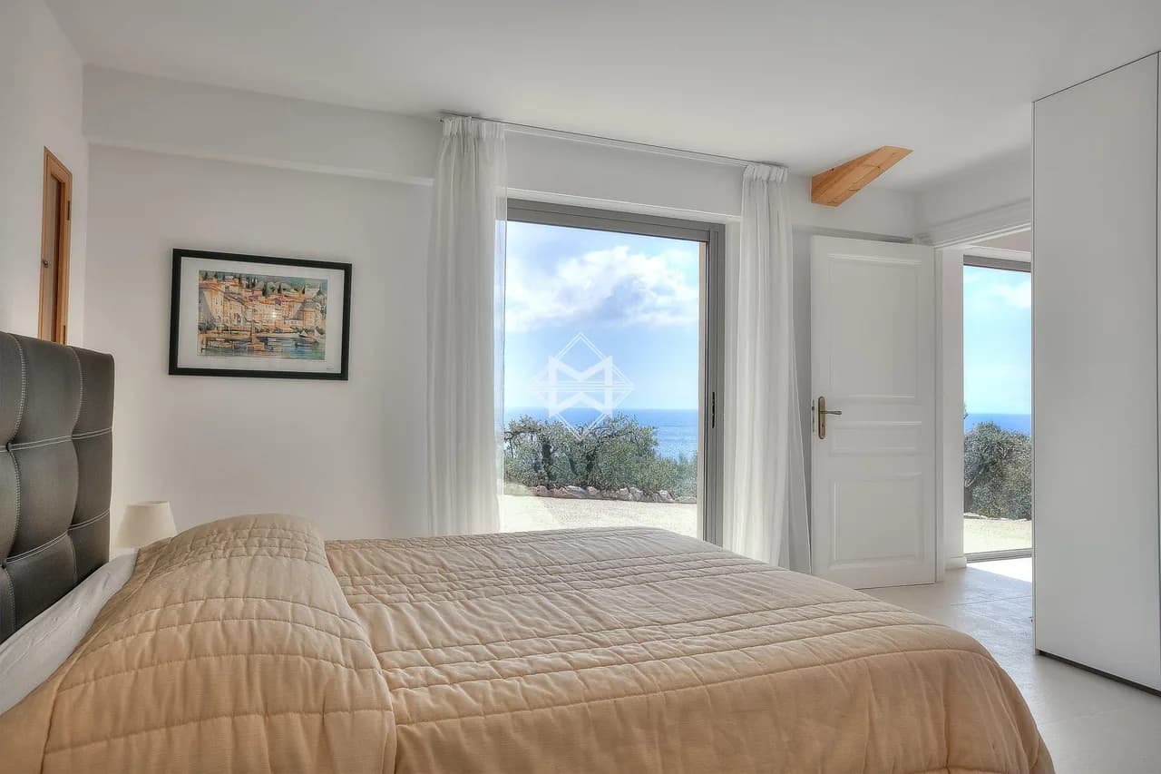 Superb Mediterranean Villa In The Peninsula photo 4