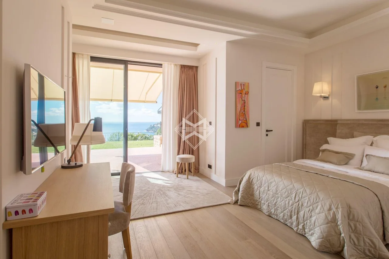 Magnificent French Villa With Panoramic Sea Views photo 4
