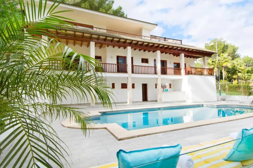 Amazing Family Vacation Villa With Tennis Court