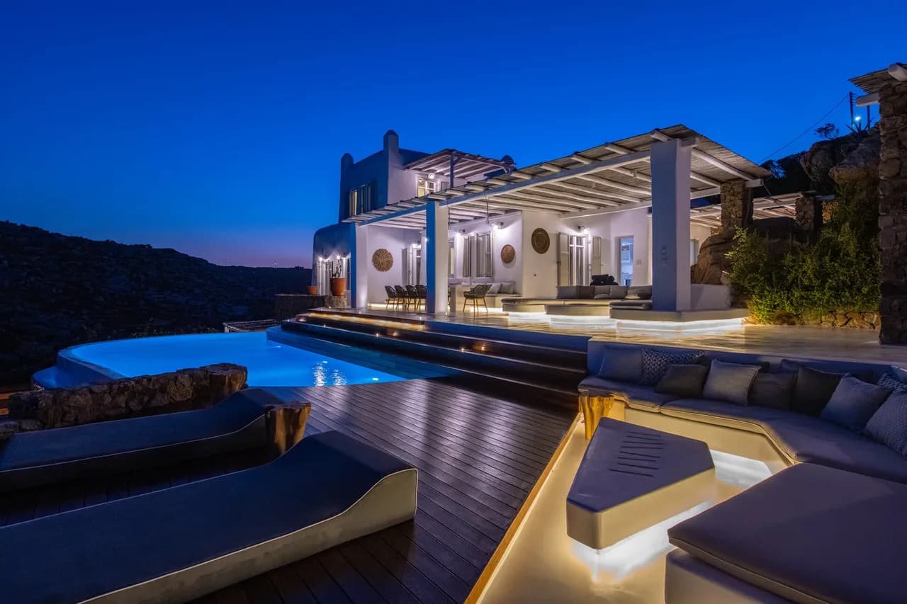 Ideal Summer Getaway Cycladic Architecture photo 5