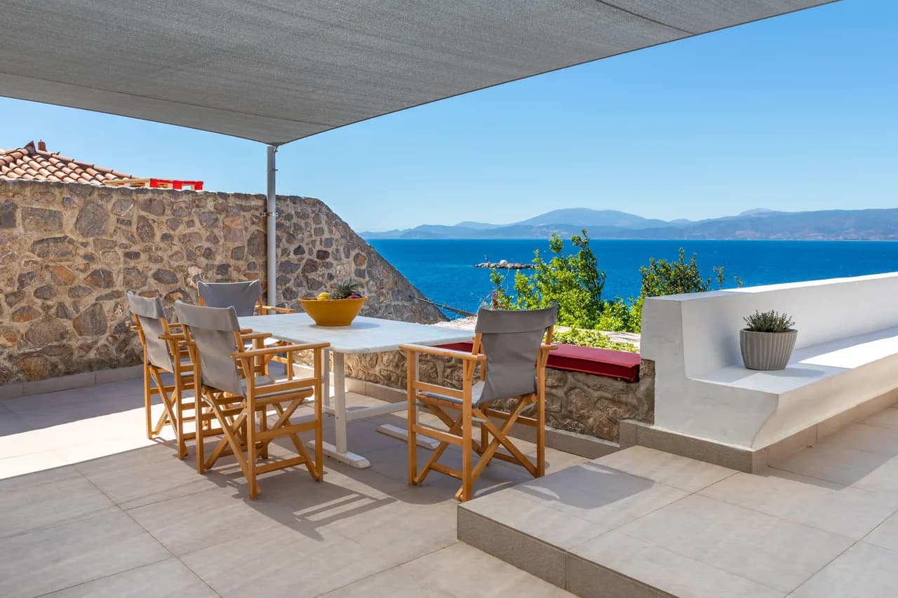 Traditional Stoned House With A Beautiful Large Patio photo 5