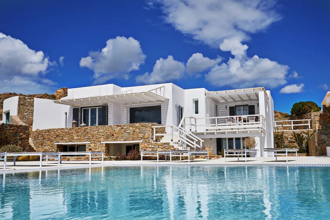 Stylish 6 BR Villa Located In An Ideal Location