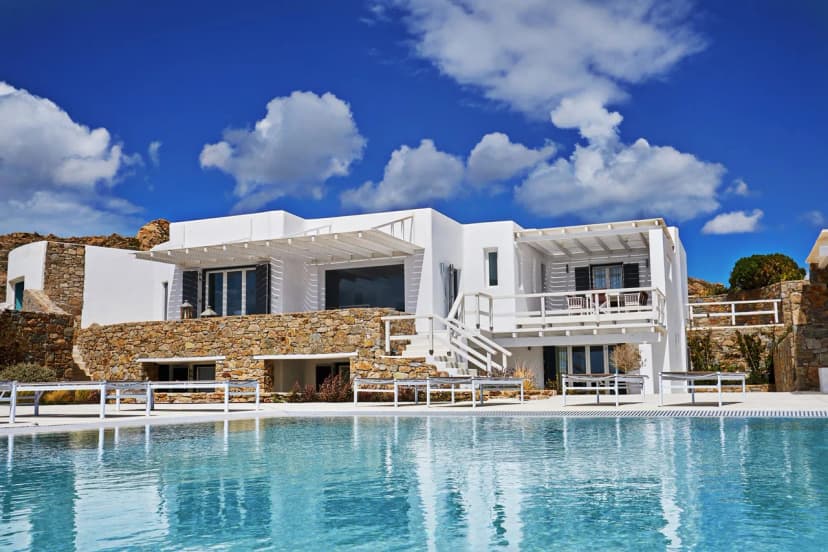 Stylish 6 BR Villa Located In An Ideal Location