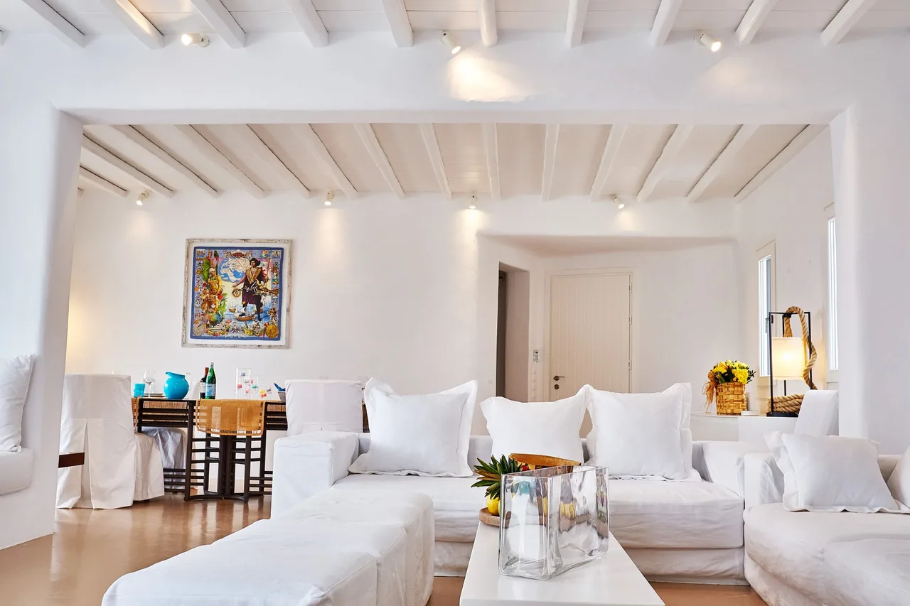 Stylish 6 BR Villa Located In An Ideal Location photo 2