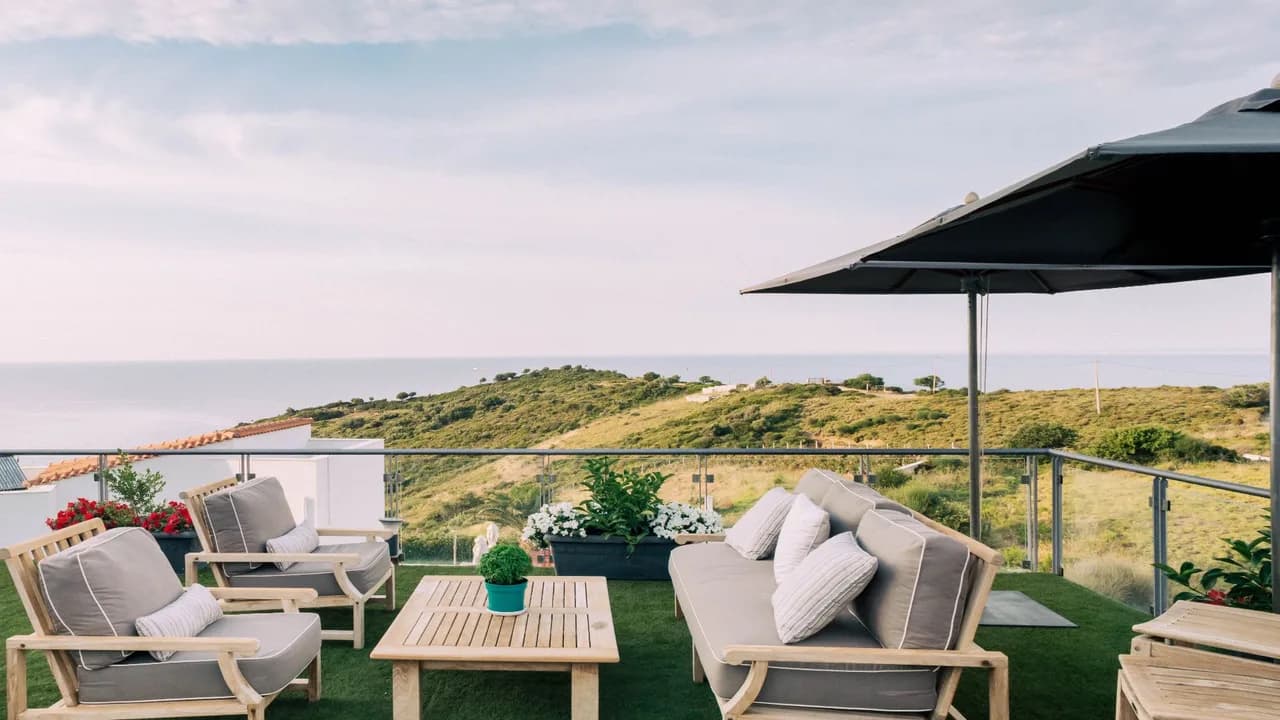 Elegant Family Villa With Unique Infinity Style Pool photo 5