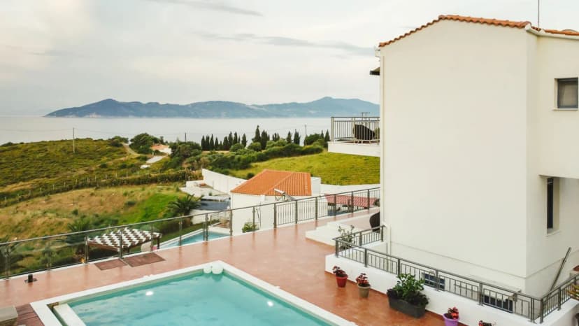 Modern And Fresh Villa With Exceptional Views