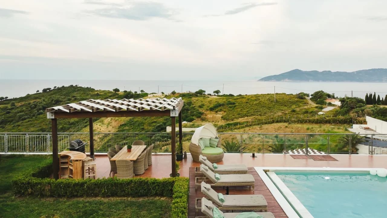 Modern And Fresh Villa With Exceptional Views photo 5