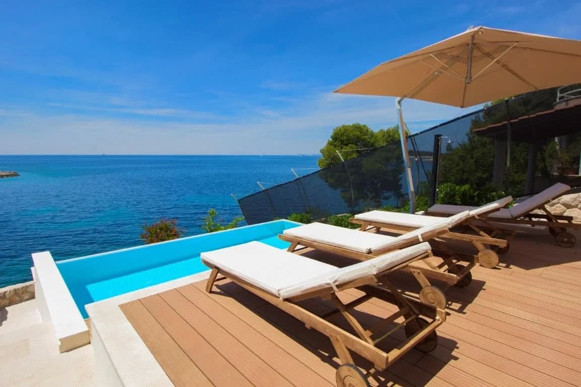 Dreamy Beachfront Villa With Outstanding View photo 3