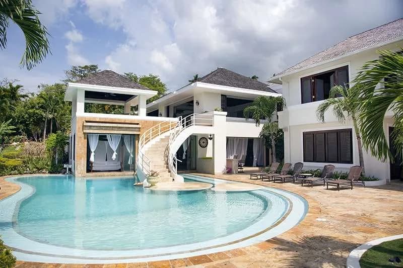 Sprawling Paradise Villa With Sensational Gardening