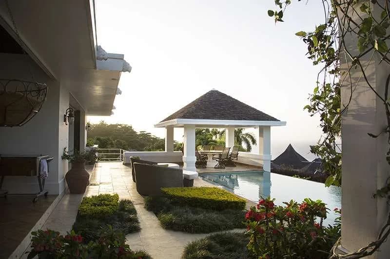 Sprawling Paradise Villa With Sensational Gardening photo 5
