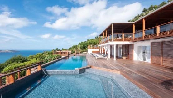 Spacious Contemporary Villa With Amazing Ocean Views
