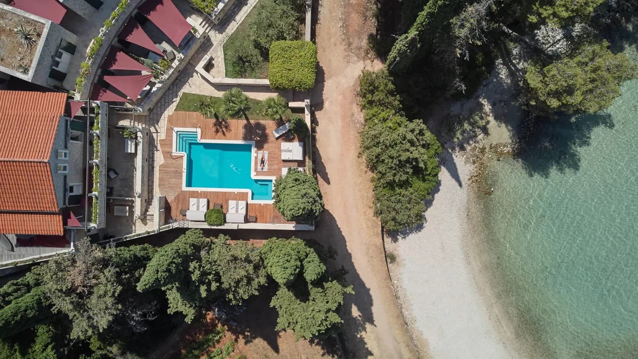 Modern 7 BR Villa Located By The Beach photo 2
