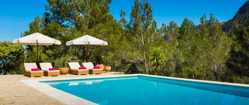 Traditional Secluded Villa With Plenty Of Space