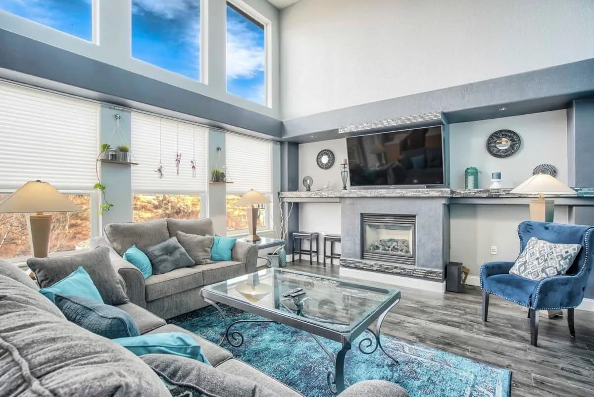 Mountain View Six Bedroom Villa in Colorado Springs