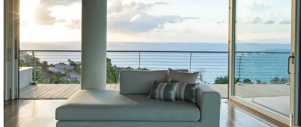 Beautiful Estate With A Spacious Living Area photo 2