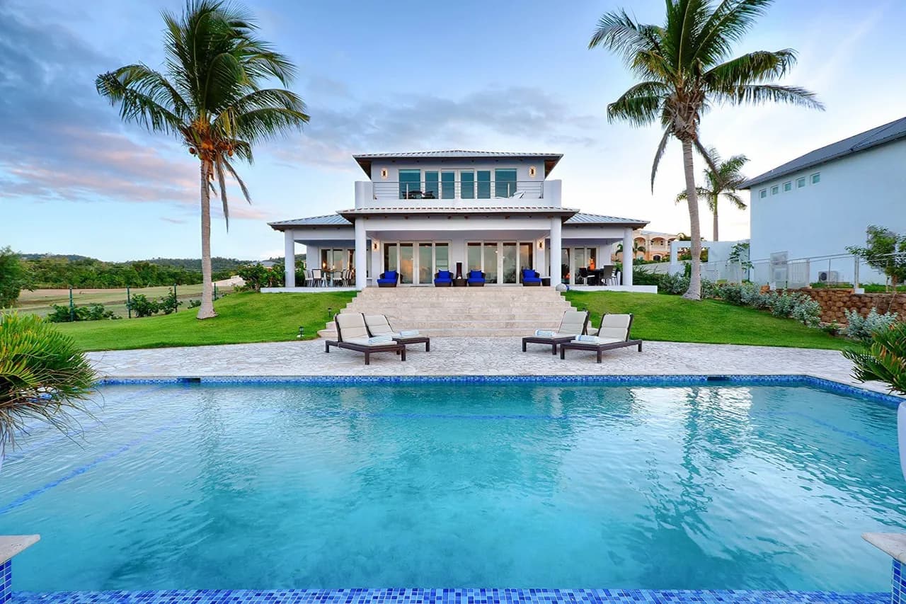 Heavenly Villa on the Ocean Shore