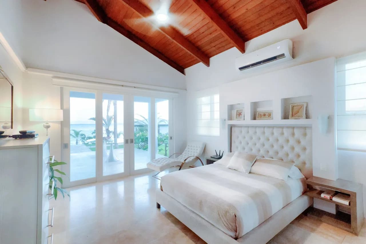 Heavenly Villa on the Ocean Shore photo 4