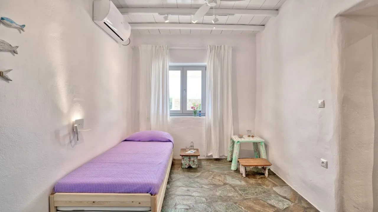 Private And Tranquil Villa With Modern Cycladic Interiors photo 4