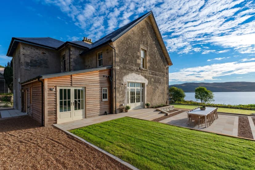 Stunning Natural Beauty Mansion With Fabulous Shorefront Views