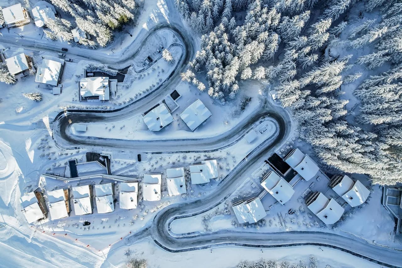 Prestigious Residence With Ski In And Ski Out photo 3