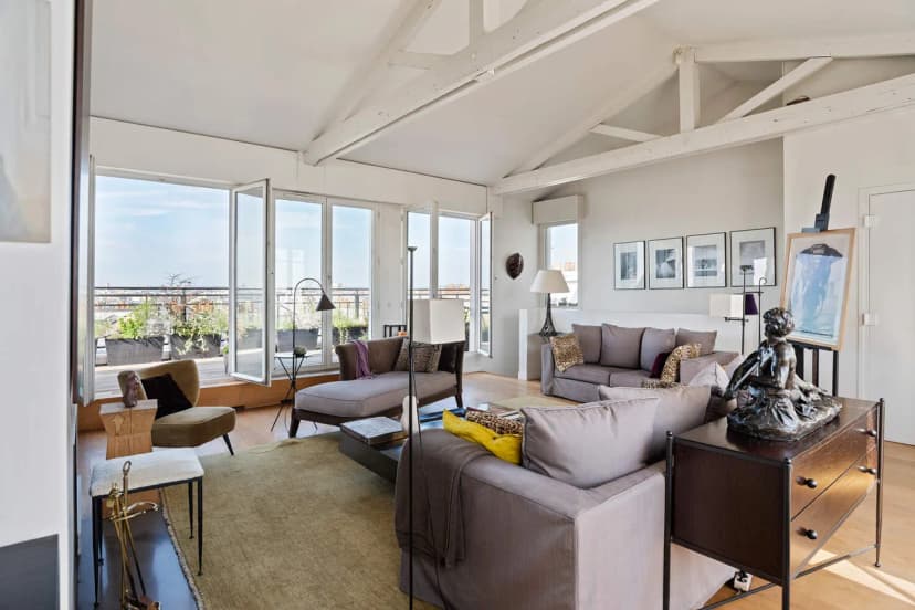 Stunning 3 BR Duplex With Beautiful City View