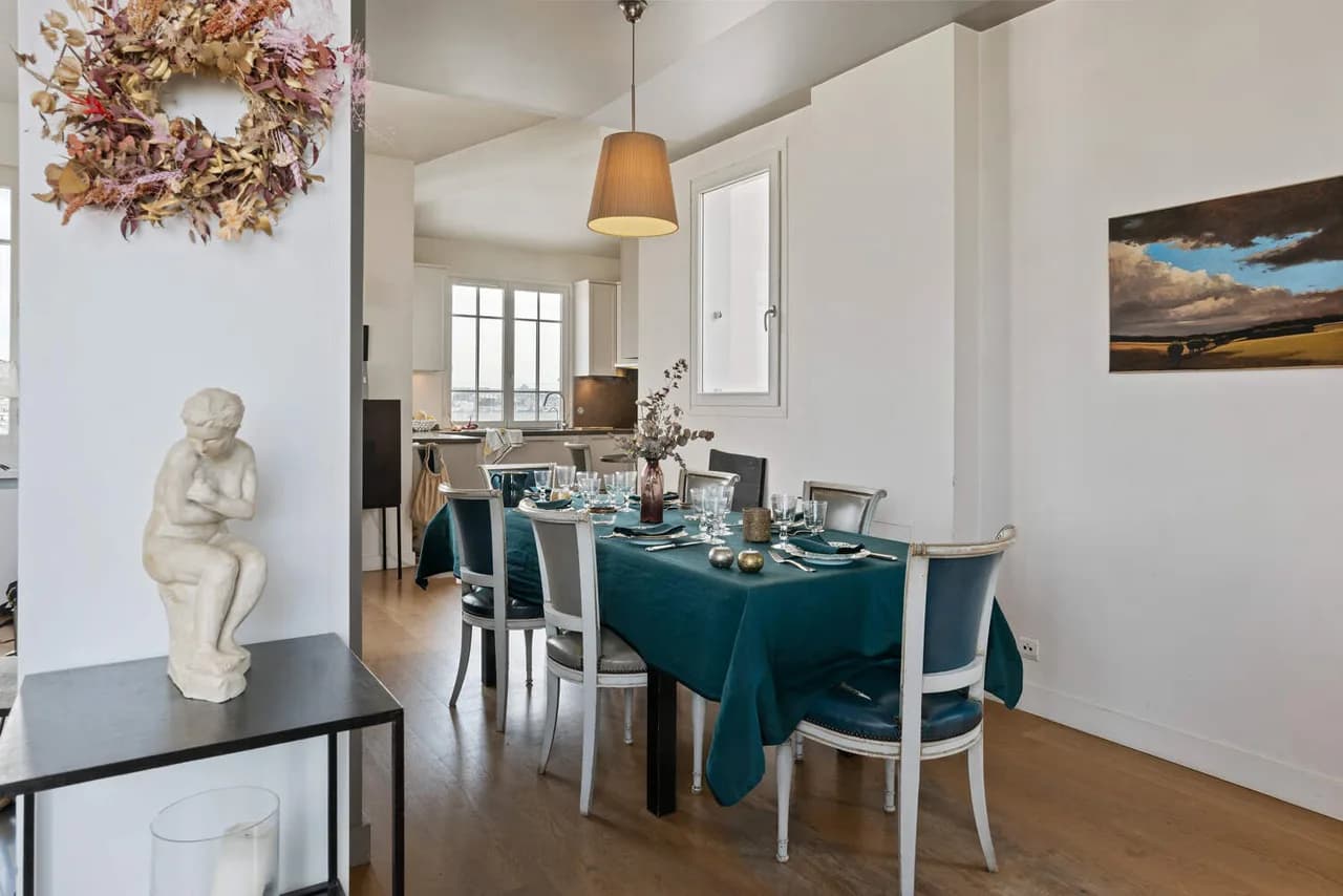 Stunning 3 BR Duplex With Beautiful City View photo 2