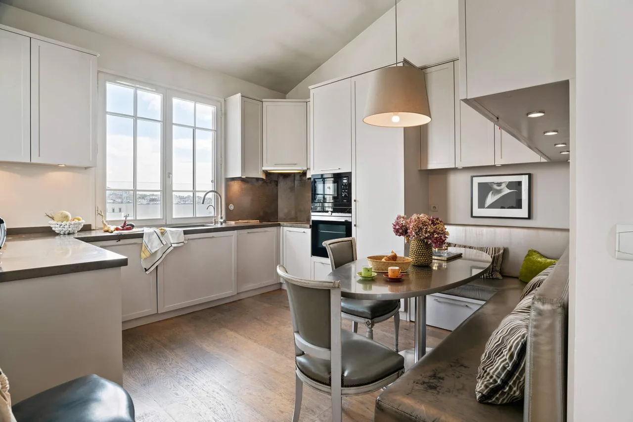 Stunning 3 BR Duplex With Beautiful City View photo 3