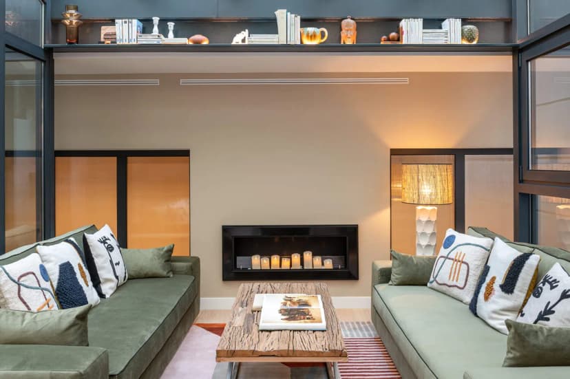 Beautifully Designed 4 BR Apartment In A Perfect Location