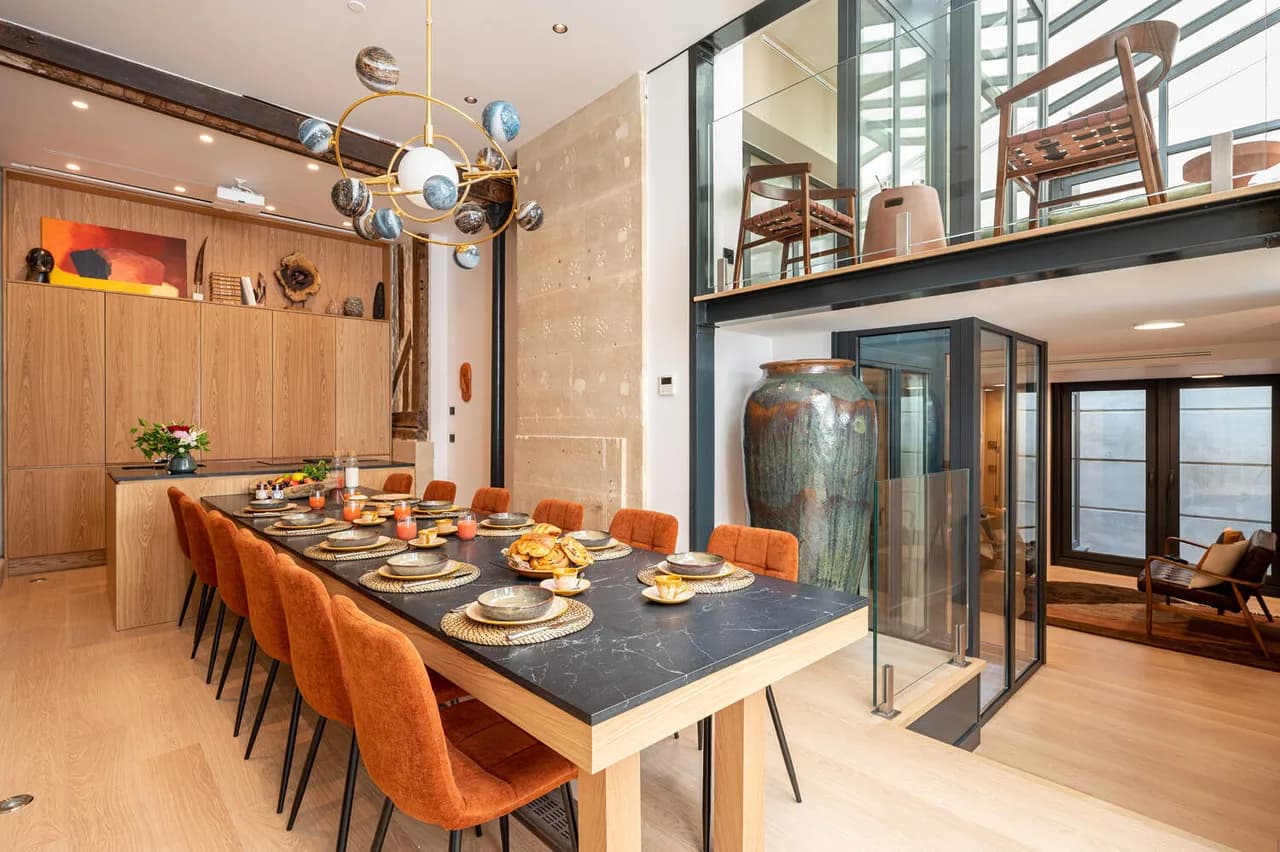 Beautifully Designed 4 BR Apartment In A Perfect Location photo 3