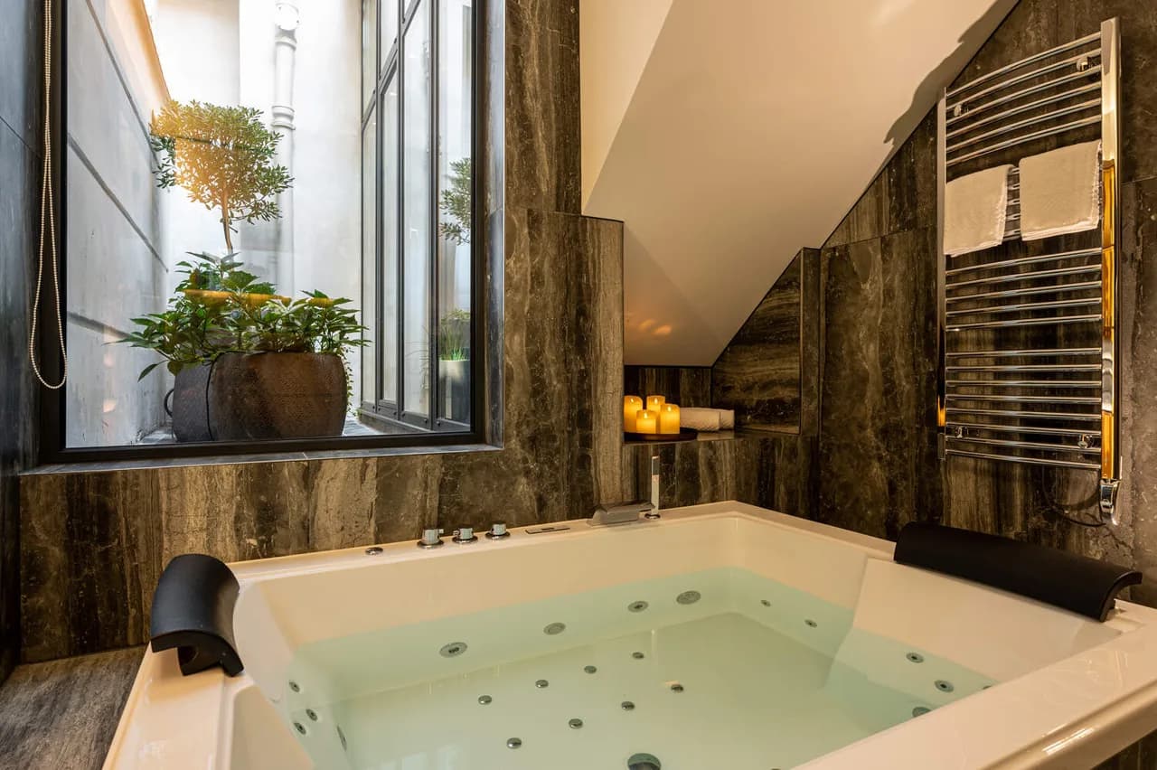 Beautifully Designed 4 BR Apartment In A Perfect Location photo 5