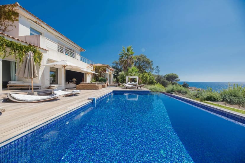 Beautiful Seafront Villa With Large Patinated Wooden Terrace
