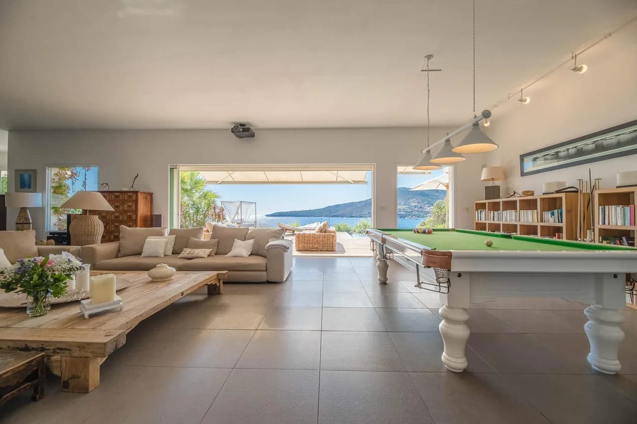 Beautiful Seafront Villa With Large Patinated Wooden Terrace photo 2