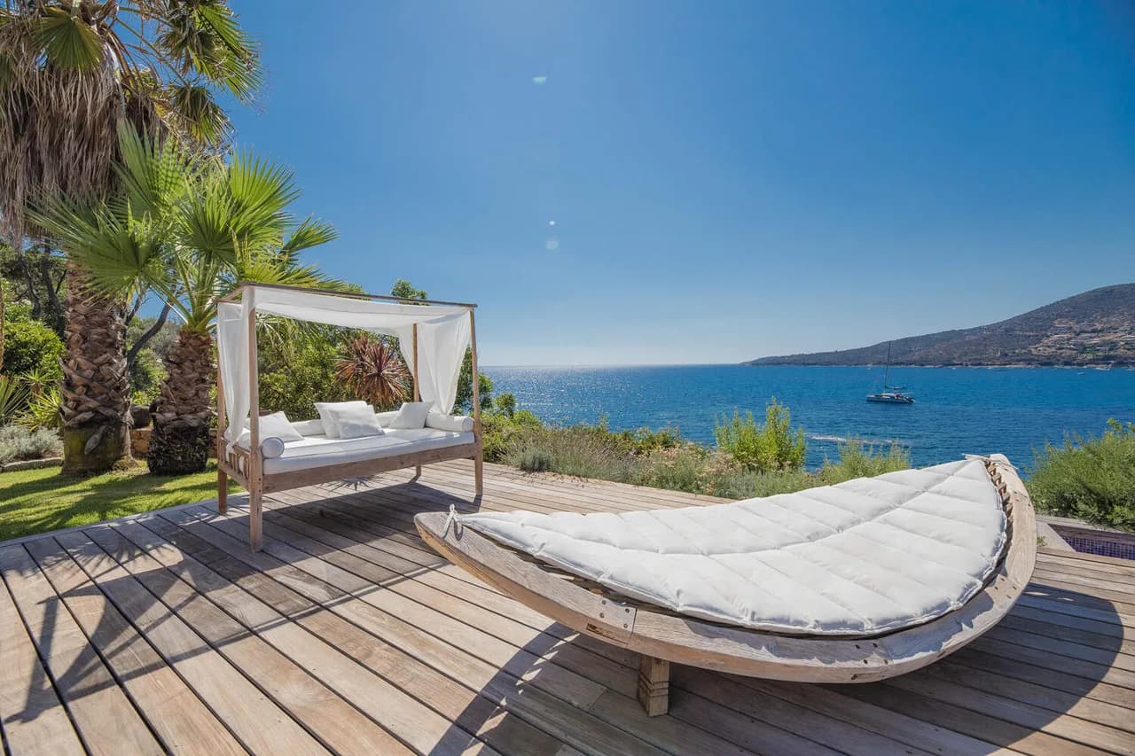 Beautiful Seafront Villa With Large Patinated Wooden Terrace photo 5