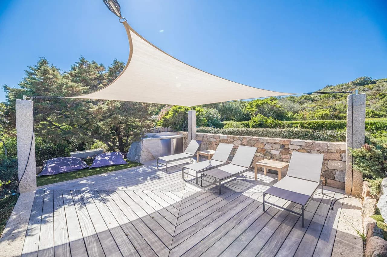Glamorous Waterfront Villa Within Walking Distance Of Beach photo 5