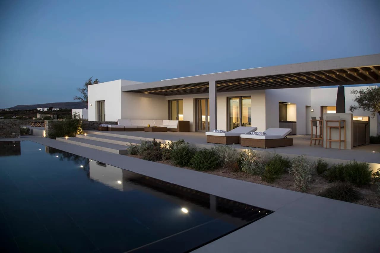 Lovely Seafront Villa With Refreshing Pool