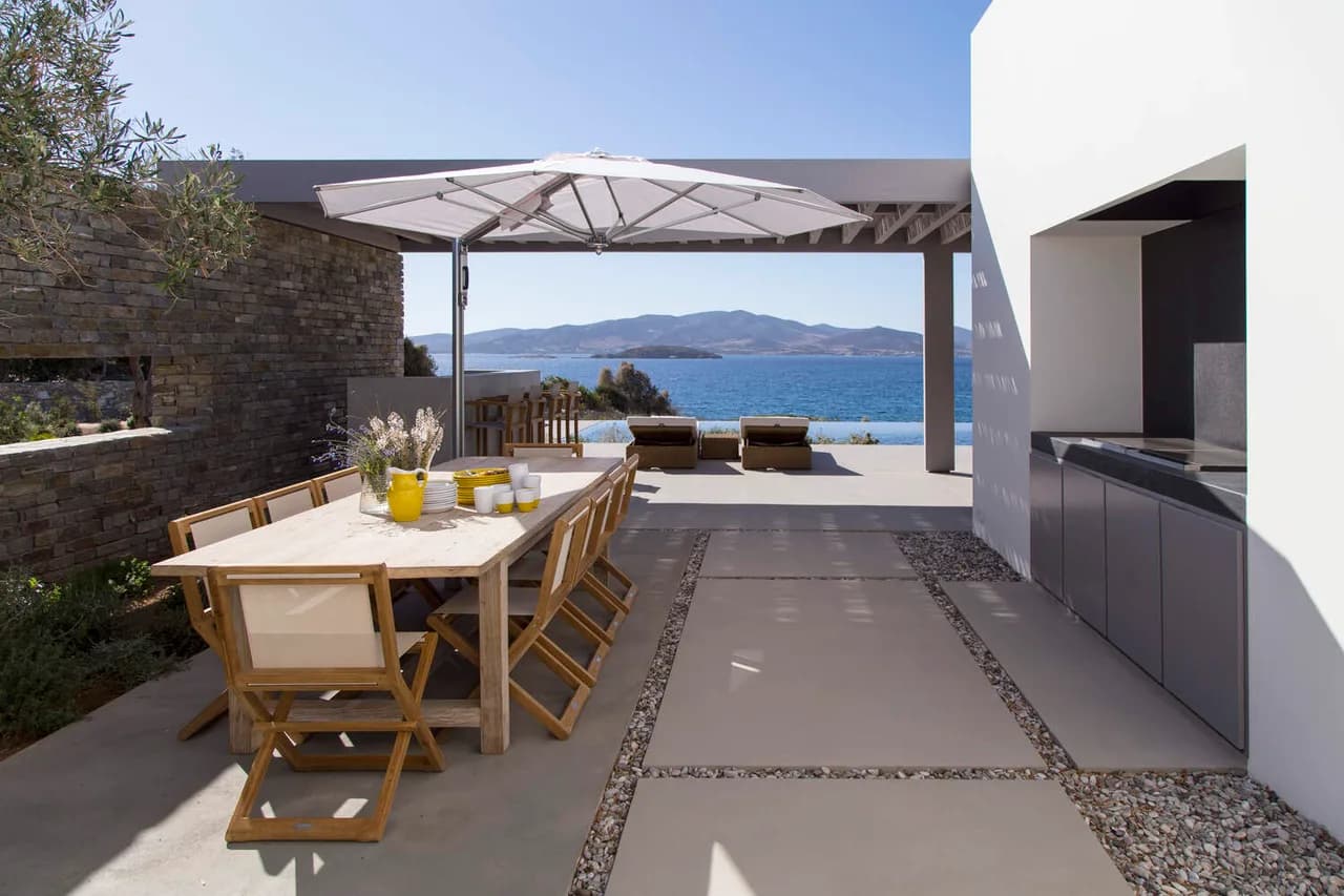 Lovely Seafront Villa With Refreshing Pool photo 2