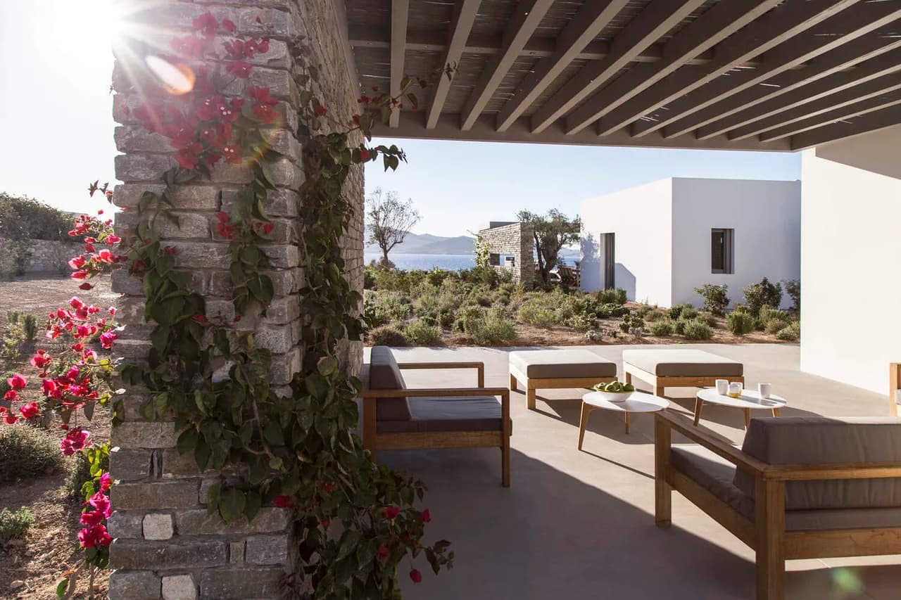 Lovely Seafront Villa With Refreshing Pool photo 3