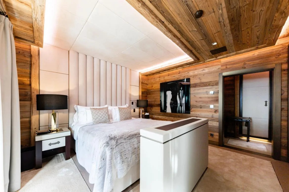 Luxurious 6 BR Chalet With Library And Private Office photo 4