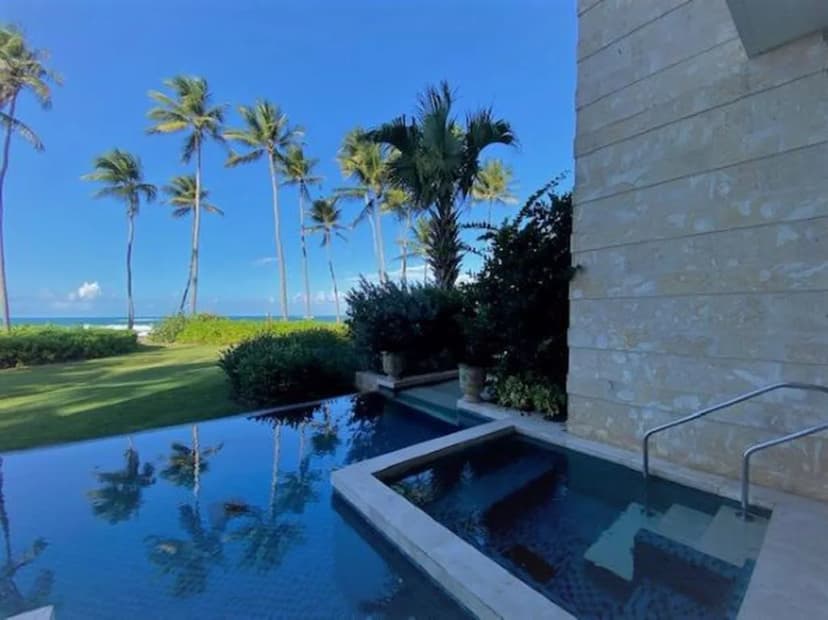 Amazing Beach Villa with Wide Sea Views