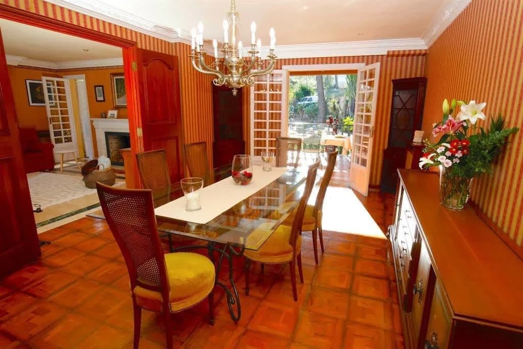 Deluxe Modern House with Amazing Furniture and Swimming Pool photo 2