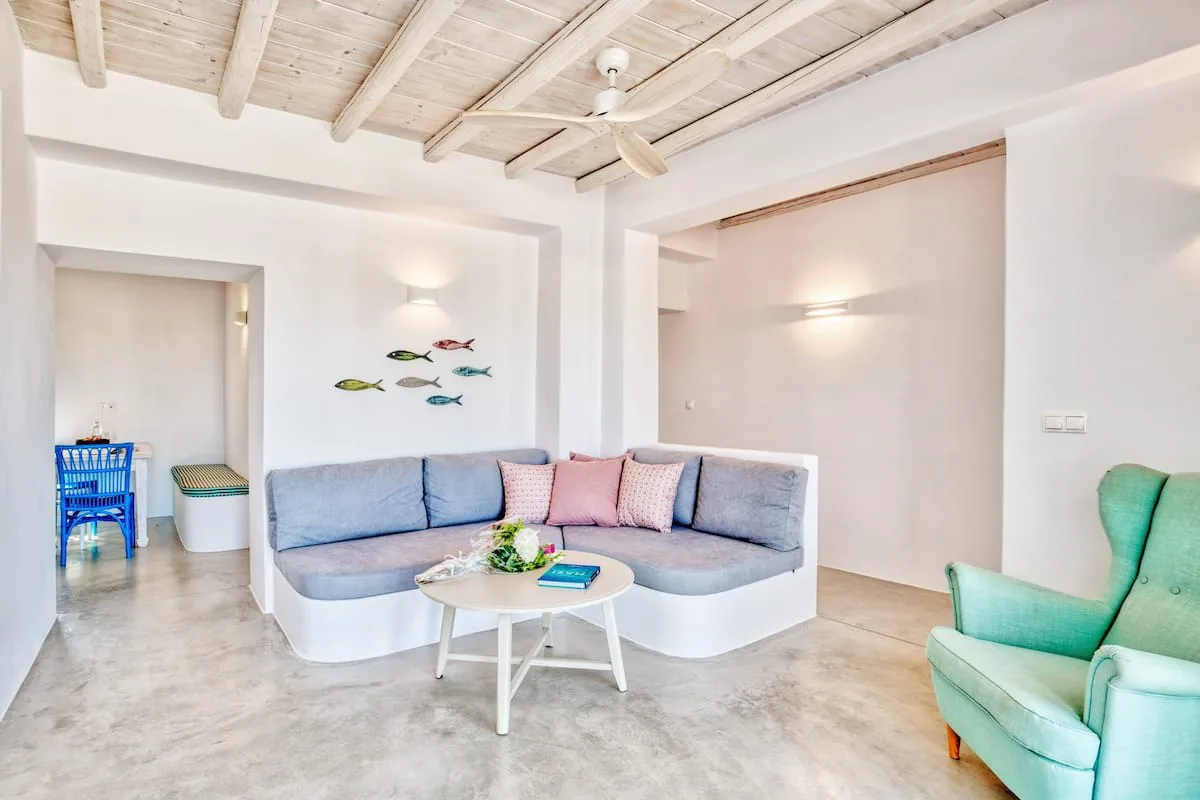 Beautifully Decorated Apartment With Refreshing Outdoor Pool photo 2