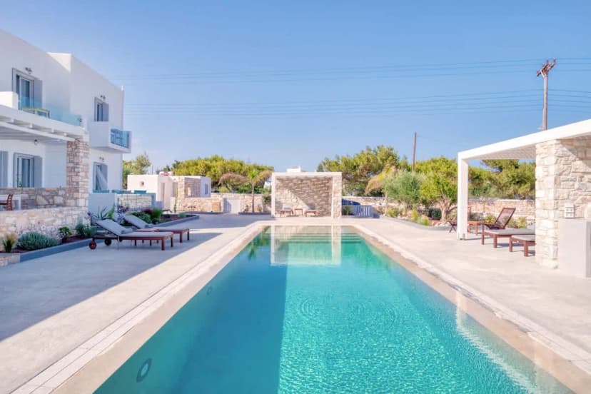 Tranquil Apartment Overlooking The Saltwater Pool