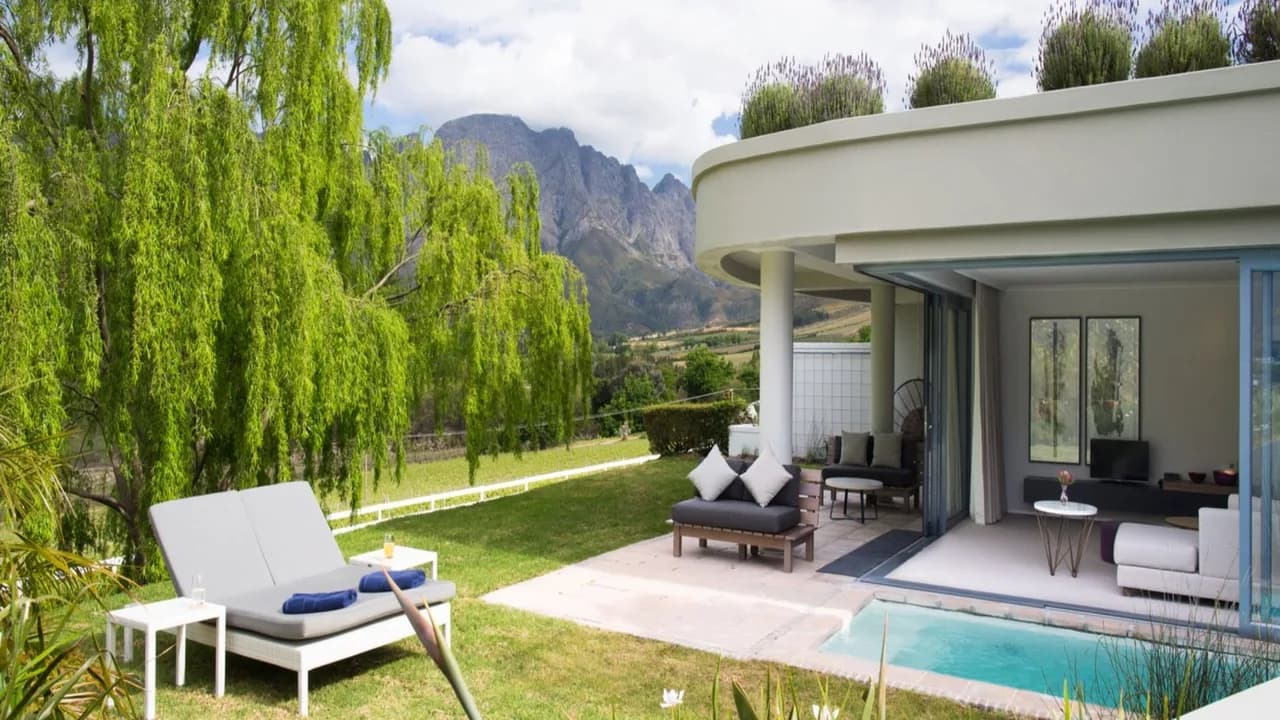 Perfect Retreat With Courtyard And Valley Views