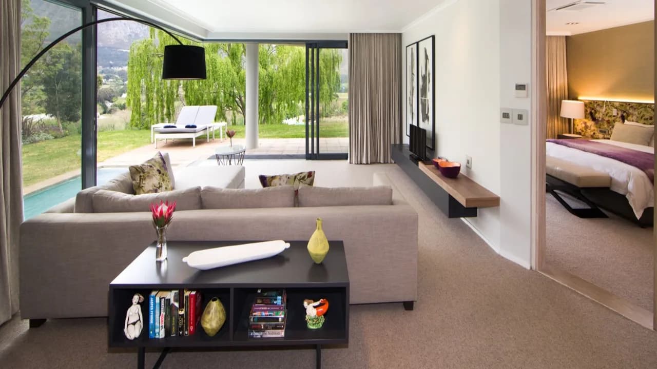 Perfect Retreat With Courtyard And Valley Views photo 2