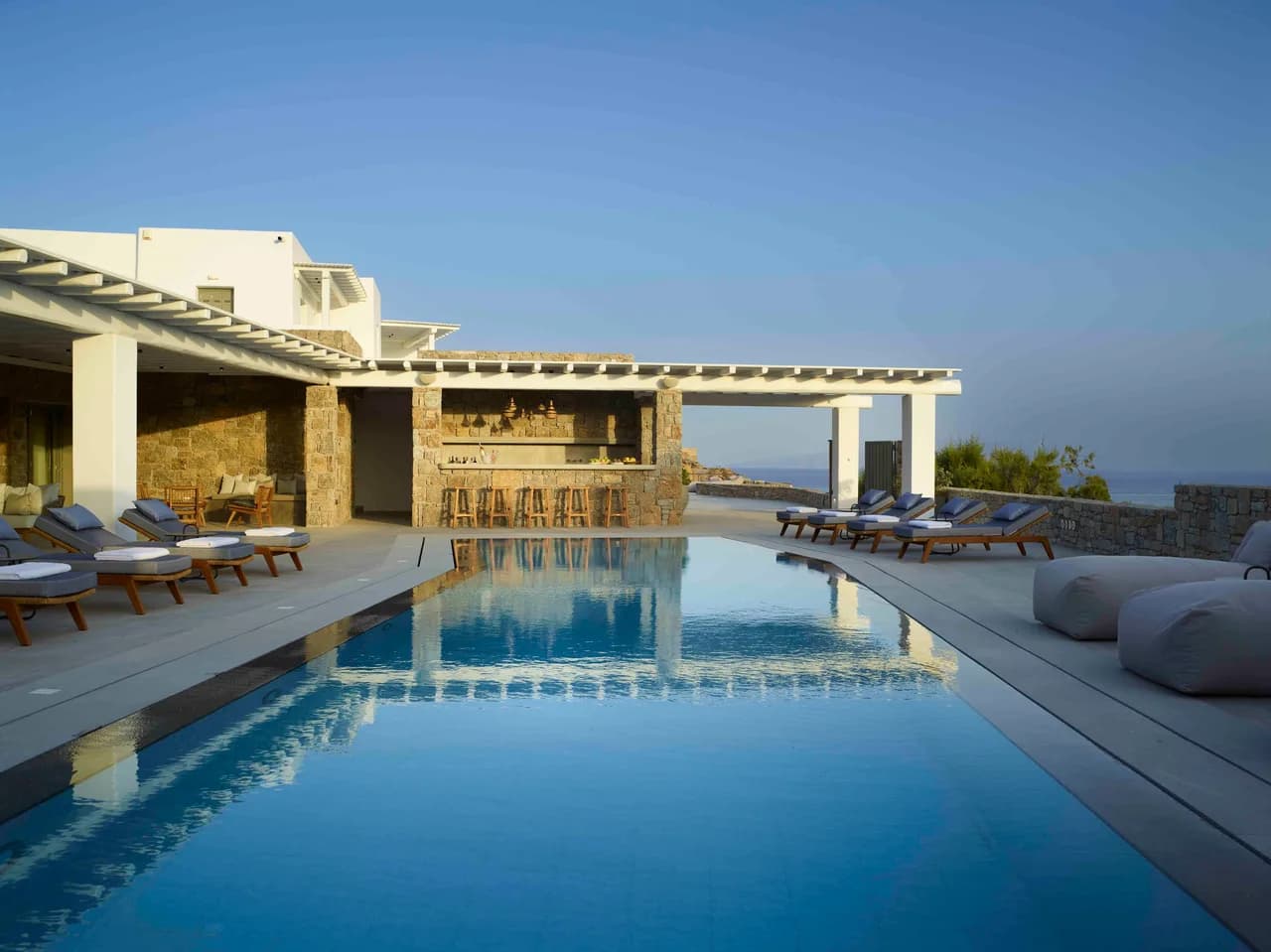 Immaculate Estate Villa with Amazing Furniture