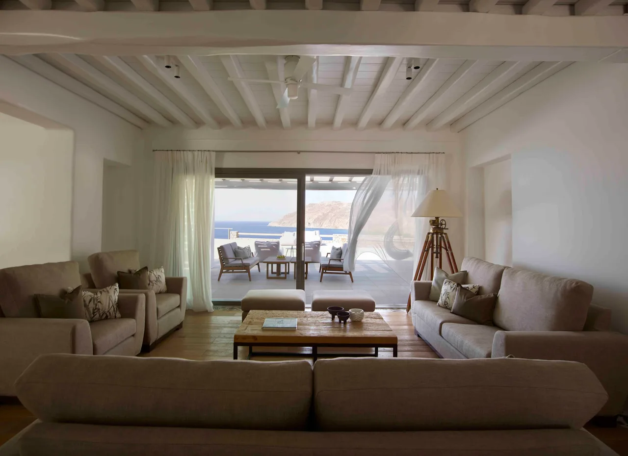 Immaculate Estate Villa with Amazing Furniture photo 2