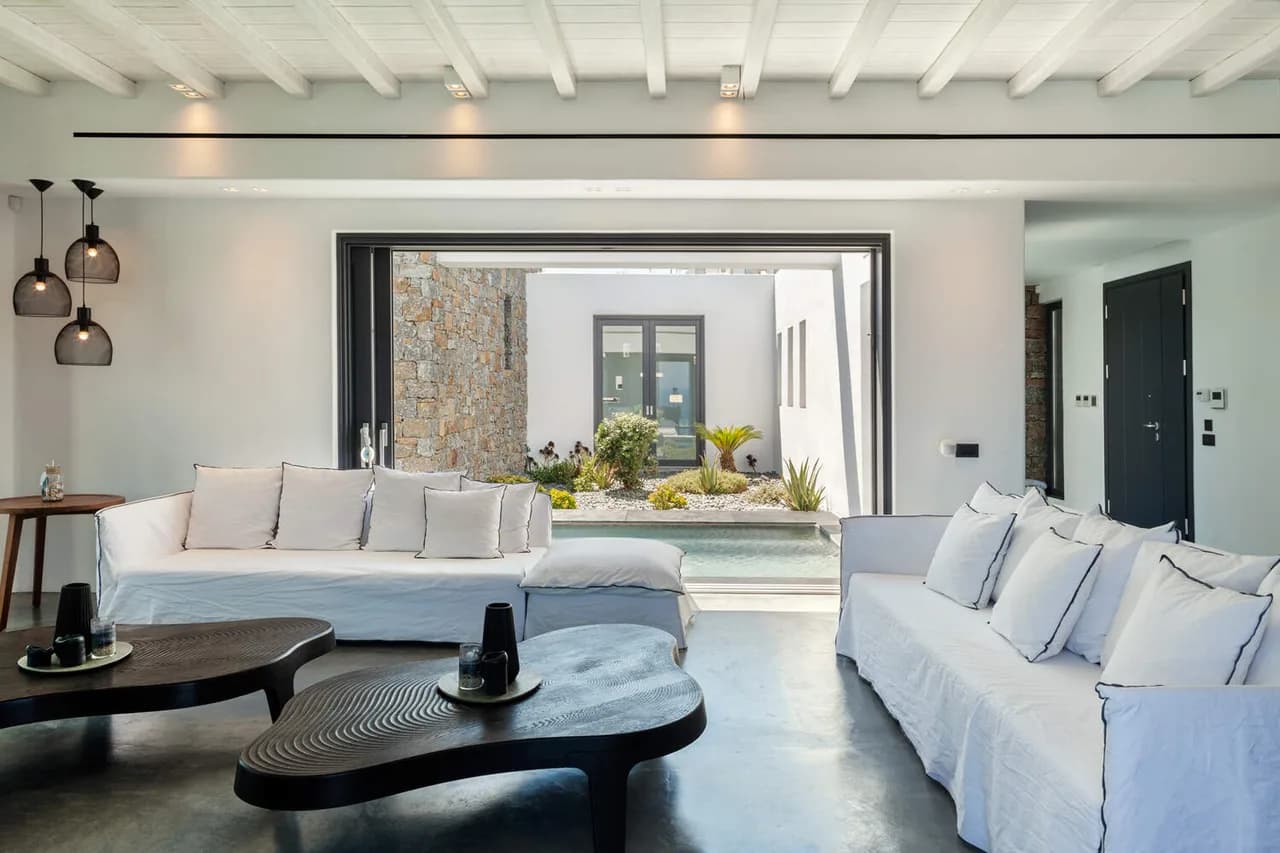 Stunning Villa With Tennis Court And Outdoor Pool photo 2