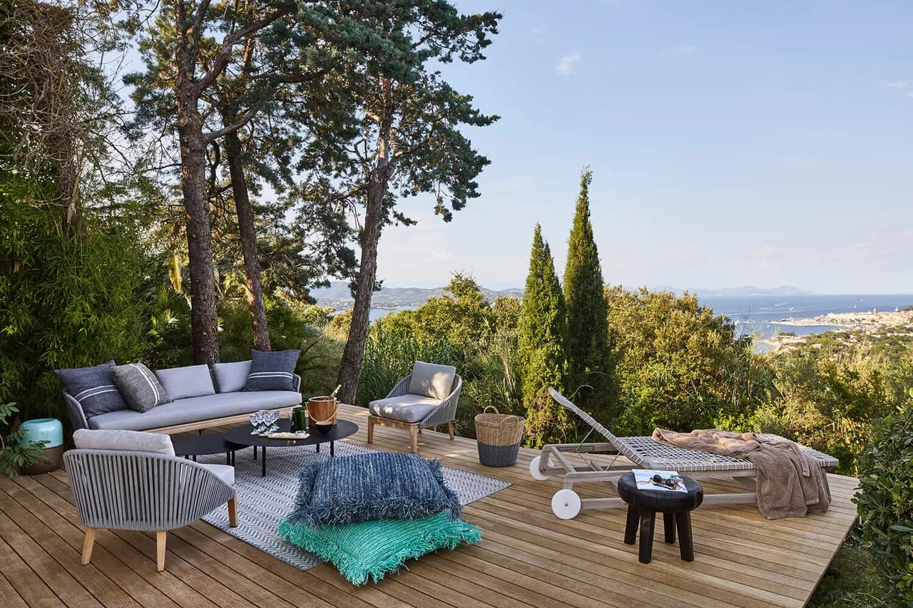 Marvelous Villa With A Movie Room And Pool House photo 5